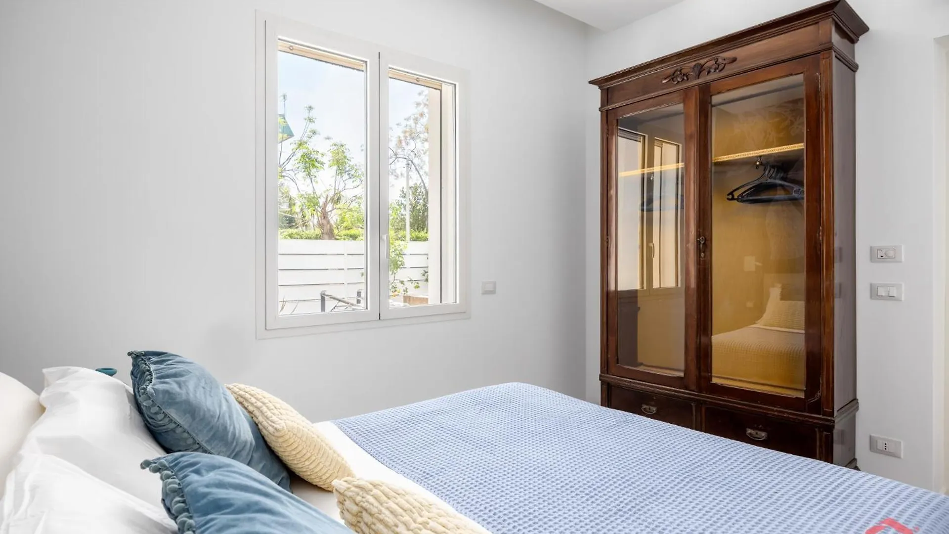 Appartamento In Villa Con Piscina Privata 팔레르모 0*,